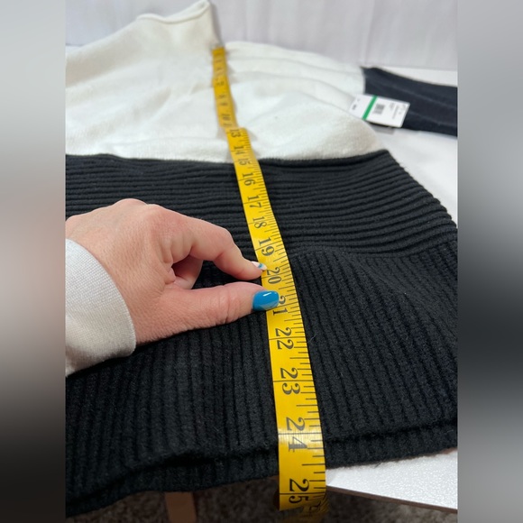 RAFAELLA Soft Viscose Mock Turtleneck Color Block Black White Sweater Women’s - Picture 6 of 12